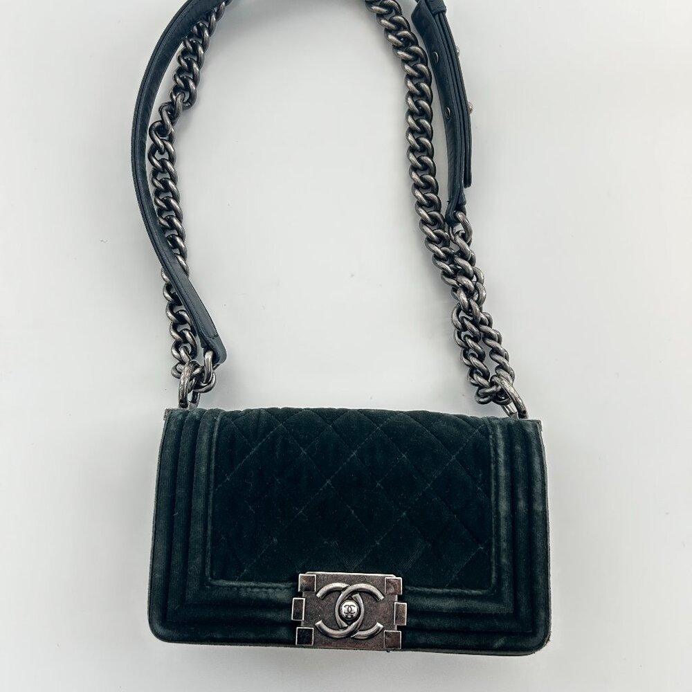 CHANEL Dark Quilted Shoulder Bag with Silver Chain